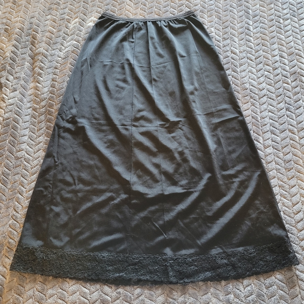 *1R Carter’s Du pont small 1950 24" waistline slip midi solid black lace trim